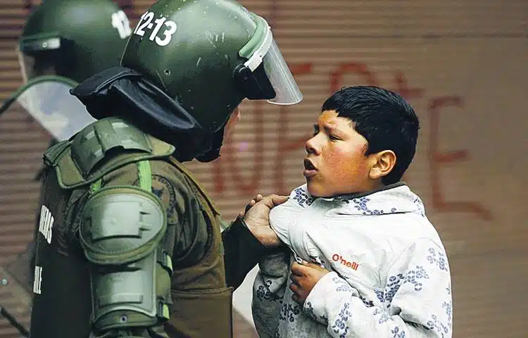 Protesta estudiantil represion Santiago Chile CLAIMA20120219 0064 19